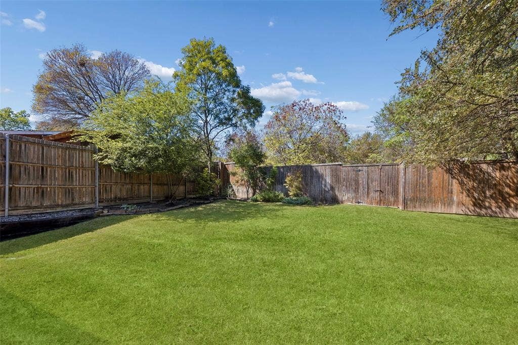 8707 Daytonia Avenue, Dallas, TX 75218 8707 Daytonia Avenue, Dallas, TX 75218