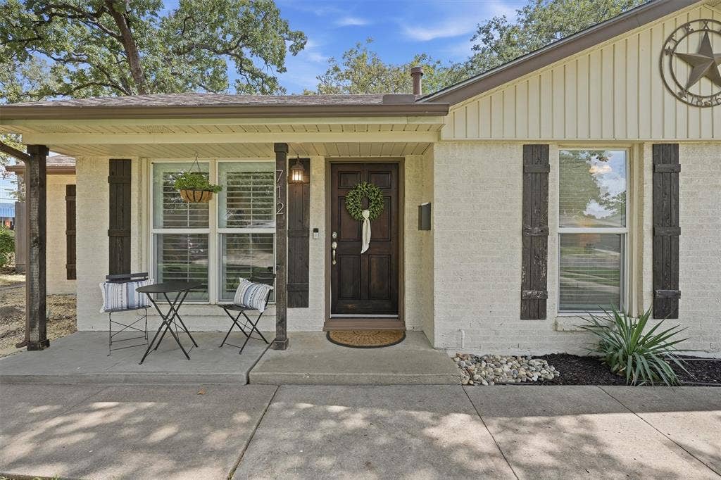 712 Thersa Drive, River Oaks, TX 76114 712 Thersa Drive, River Oaks, TX 76114