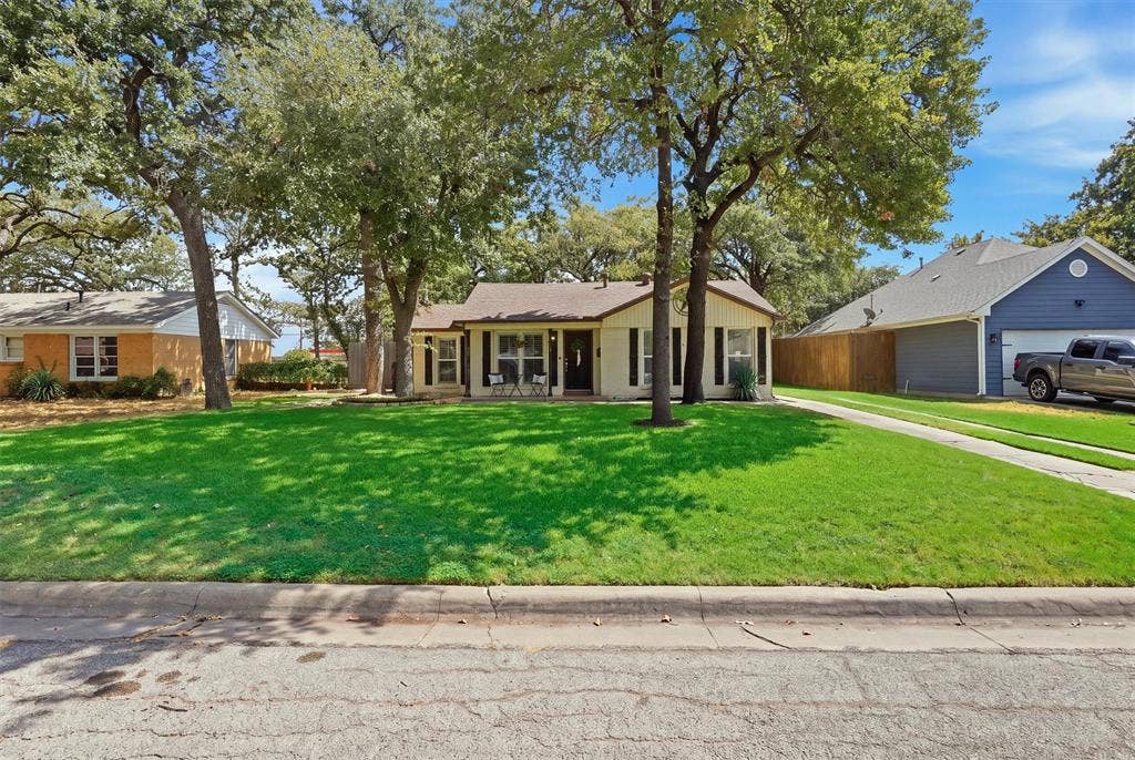 712 Thersa Drive, River Oaks, TX 76114 712 Thersa Drive, River Oaks, TX 76114