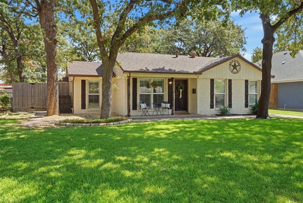 712 Thersa Drive, River Oaks, TX 76114 712 Thersa Drive, River Oaks, TX 76114