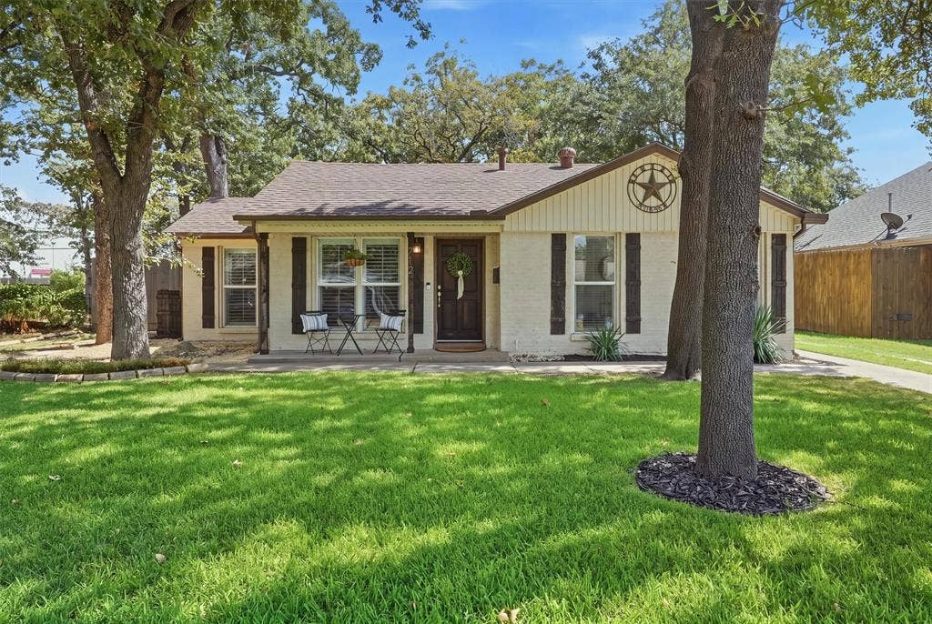 712 Thersa Drive, River Oaks, TX 76114 712 Thersa Drive, River Oaks, TX 76114