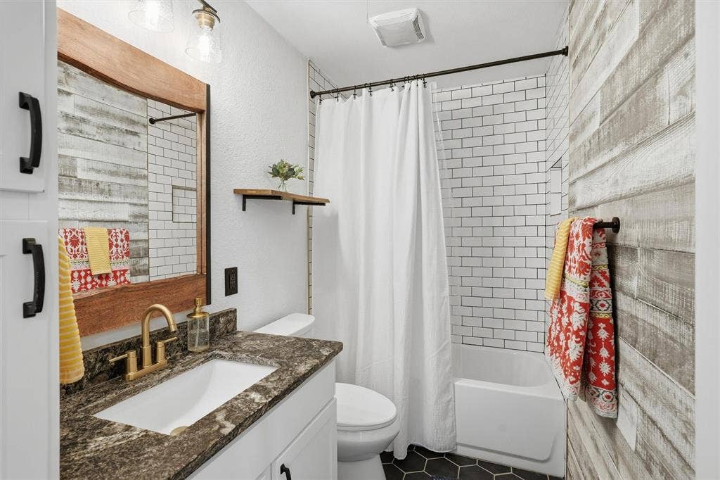 712 Thersa Drive, River Oaks, TX 76114 712 Thersa Drive, River Oaks, TX 76114