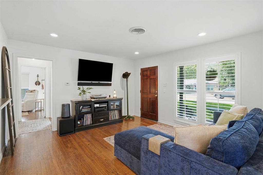 712 Thersa Drive, River Oaks, TX 76114 712 Thersa Drive, River Oaks, TX 76114