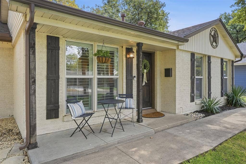 712 Thersa Drive, River Oaks, TX 76114 712 Thersa Drive, River Oaks, TX 76114