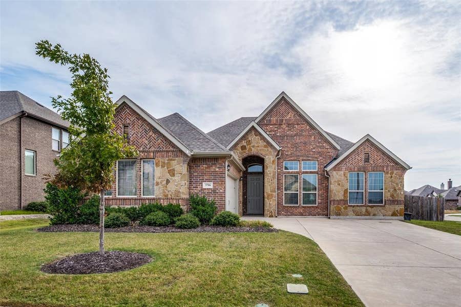 Property photo for 3706 Ranchers Ridge, Krum, TX