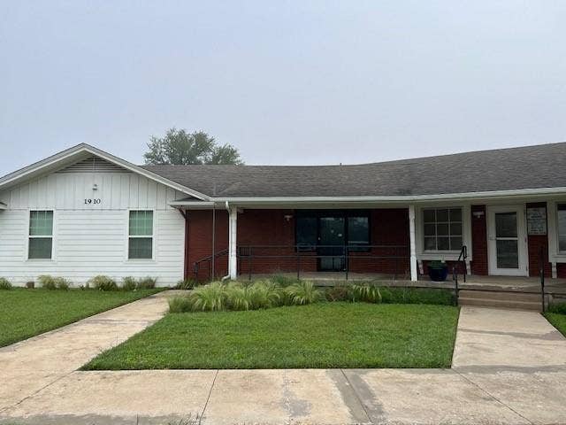 Property photo for 1910 W Henderson Street, Cleburne, TX