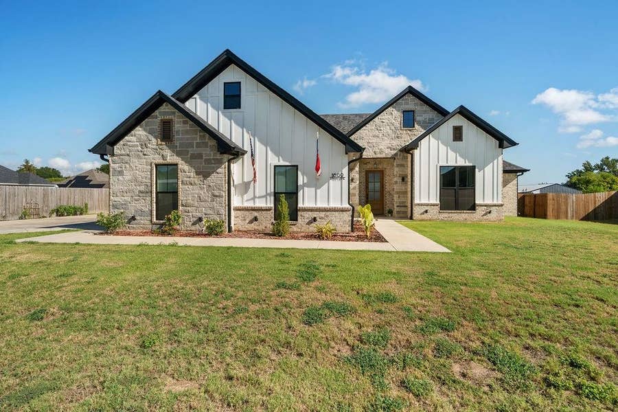 Property photo for 16139 Eagle Lane, Lindale, TX