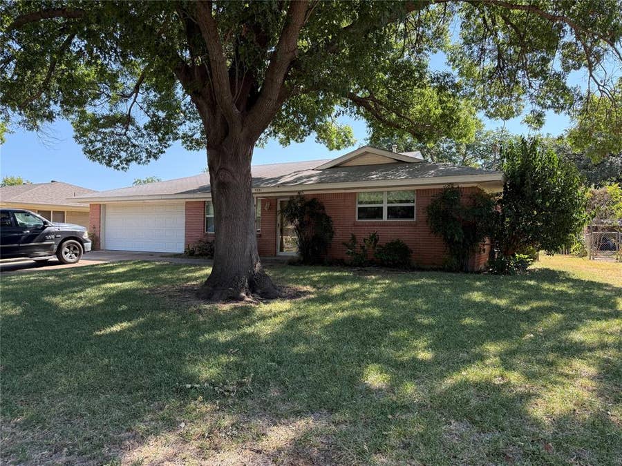 Property photo for 1221 Wade Hampton Street, Benbrook, TX