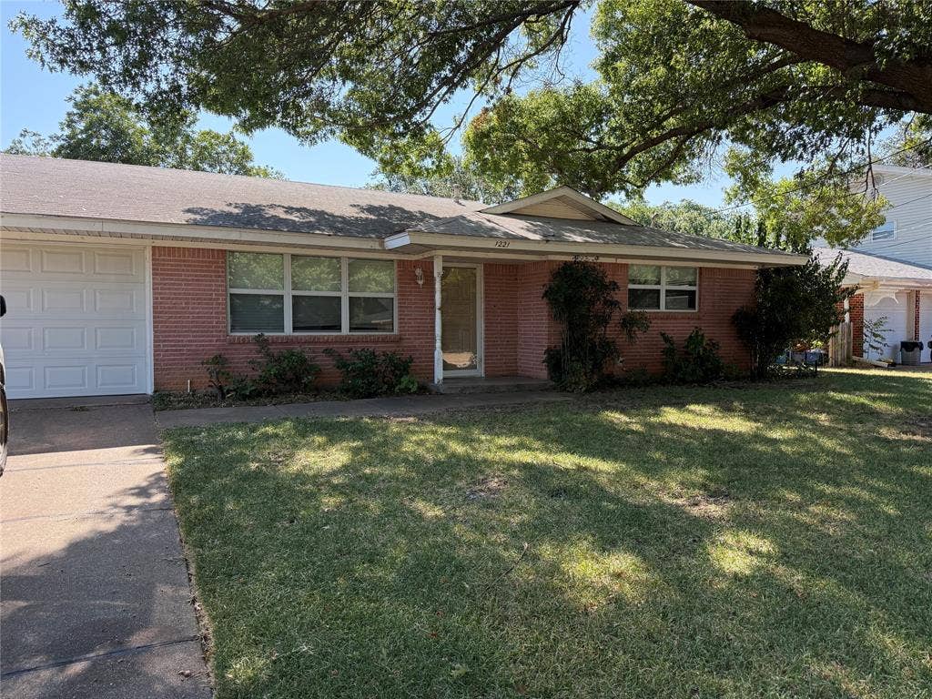 1221 Wade Hampton Street, Benbrook, TX 76126 1221 Wade Hampton Street, Benbrook, TX 76126