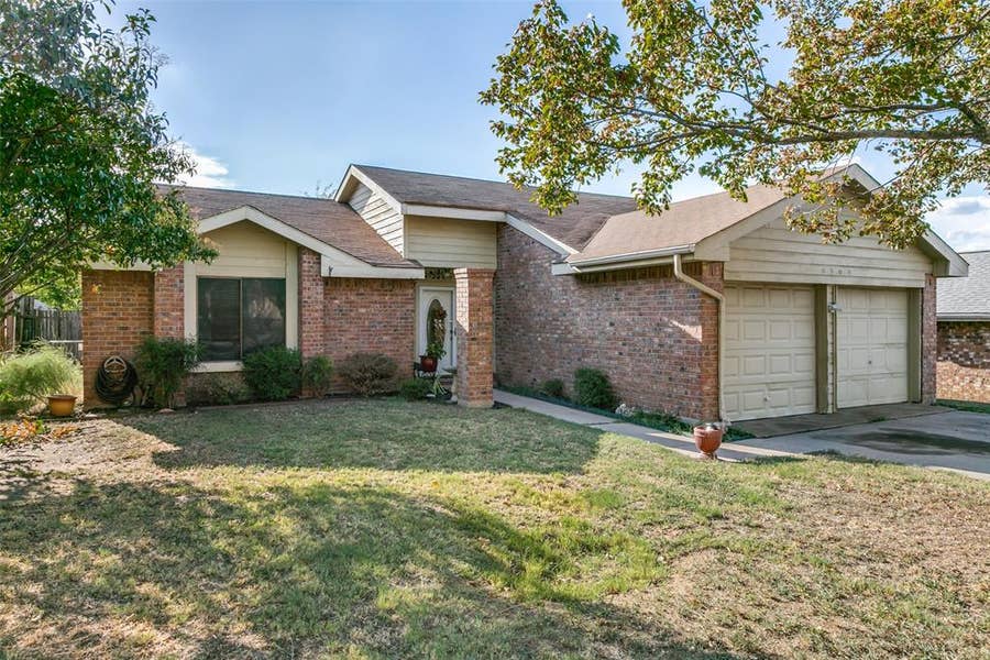 Property photo for 6300 Canyon Circle, Fort Worth, TX