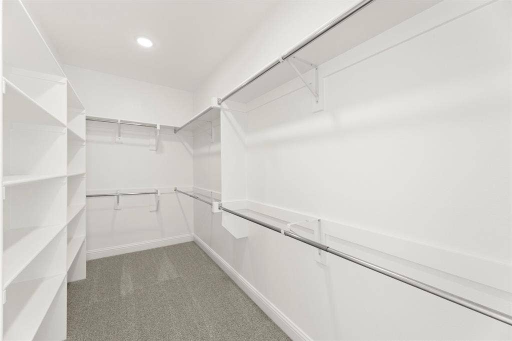 37. 3108 Glatonbury - Closet