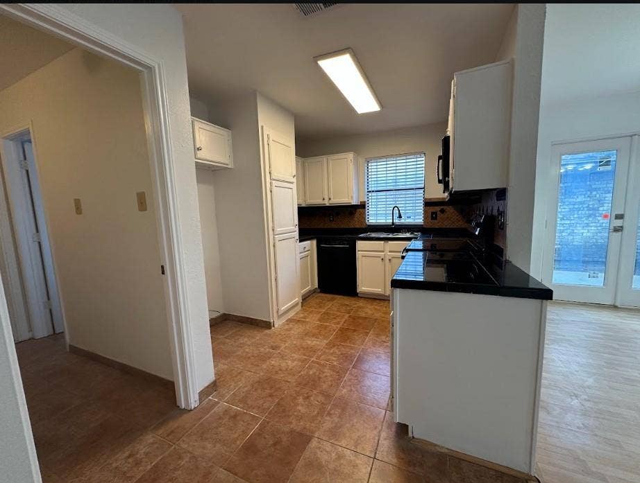 1123 Hemlock Drive, DeSoto, TX 75115 1123 Hemlock Drive, DeSoto, TX 75115