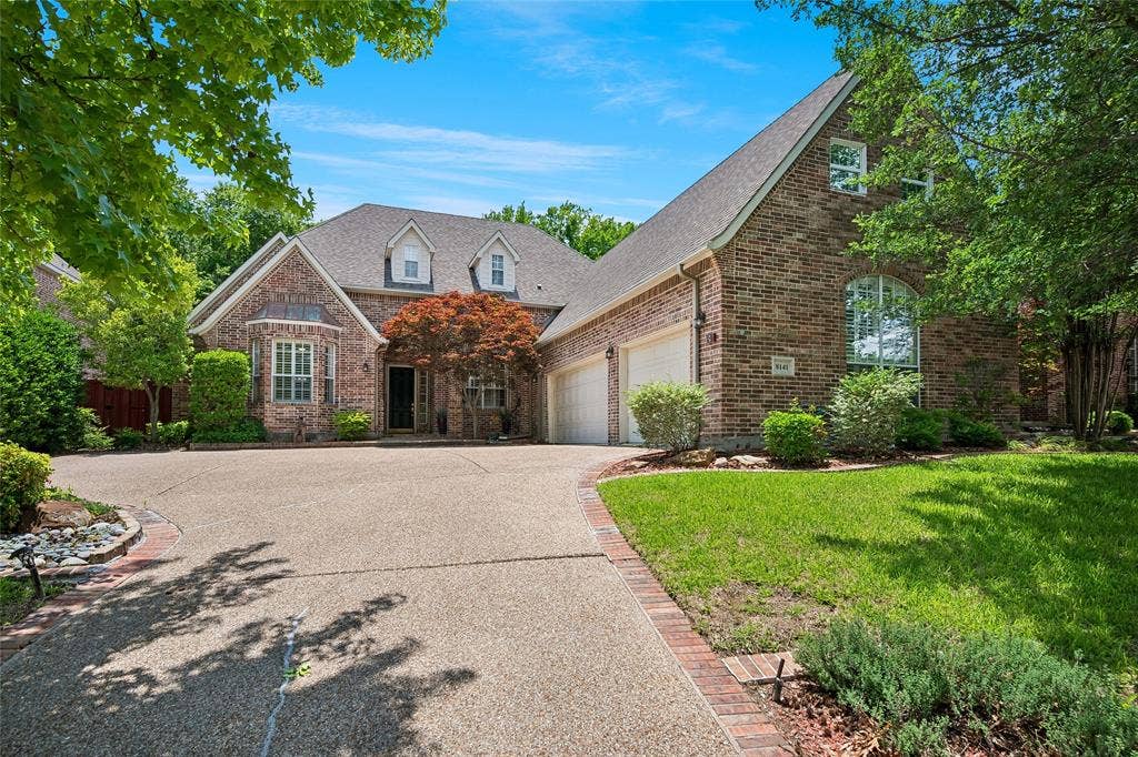 8141 Rosemont Drive, Plano, TX 75025 Charming house in beautiful neighborhood with huge apartment with private entrance.
