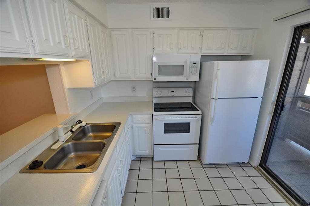2610 Lakehill Lane, #3B, Carrollton, TX 75006 2610 Lakehill Lane, #3B, Carrollton, TX 75006