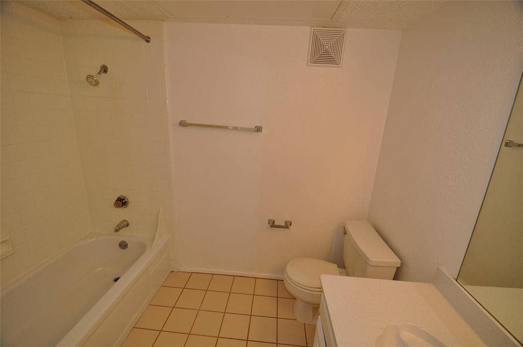 2610 Lakehill Lane, #3B, Carrollton, TX 75006 2610 Lakehill Lane, #3B, Carrollton, TX 75006