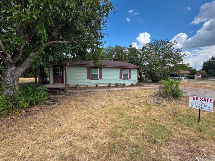 Property photo for 4003 Cherokee Court, Granbury, TX