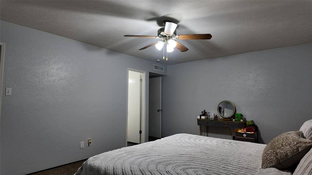 6541 Santa Fe Trail, Plano, TX 75023 Ceiling fan with light fixture
