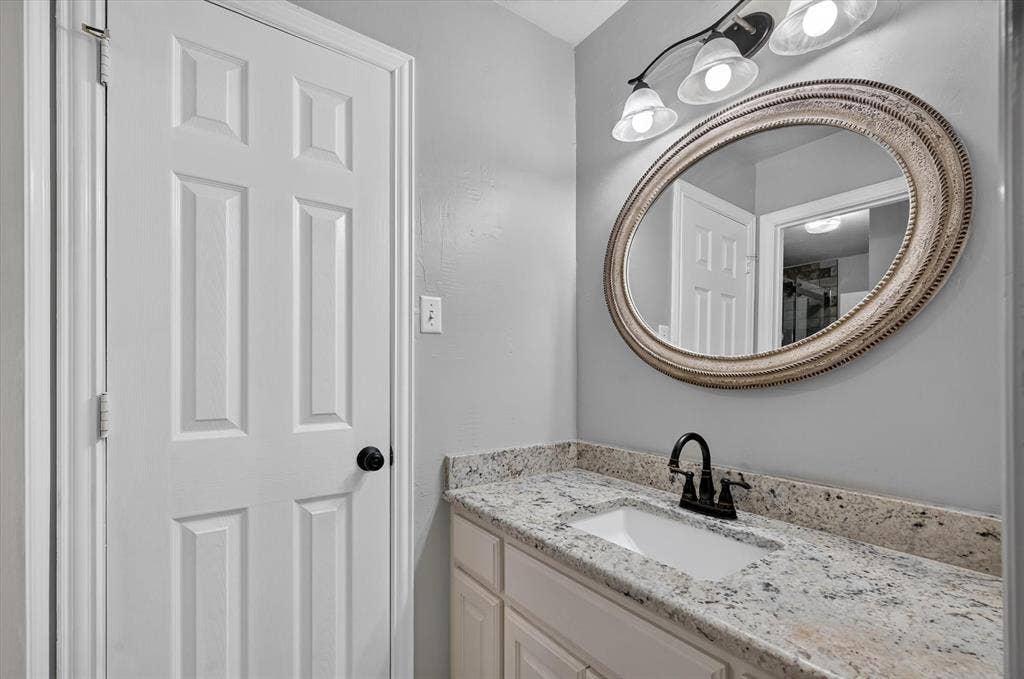106 Mustang Trail, Shady Shores, TX 76208
