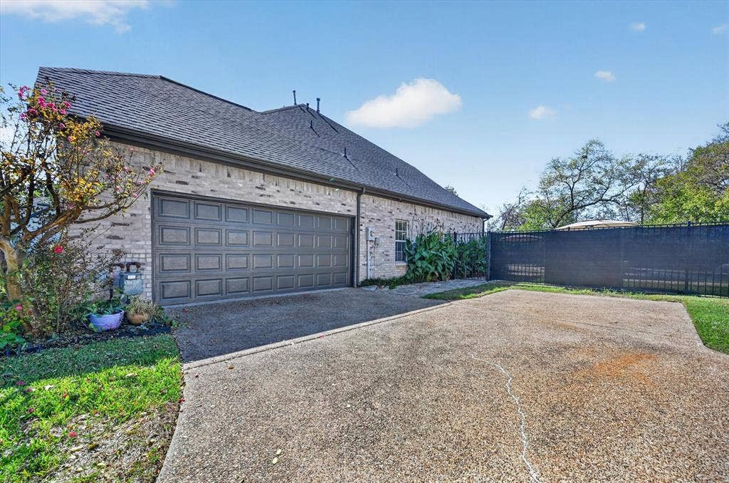 106 Mustang Trail, Shady Shores, TX 76208