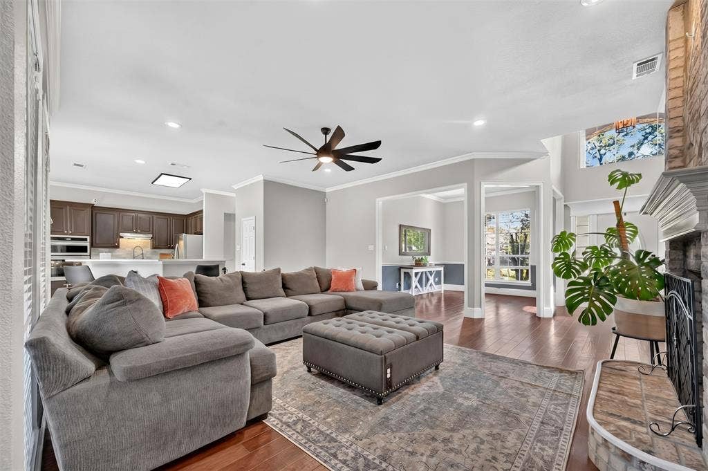 106 Mustang Trail, Shady Shores, TX 76208