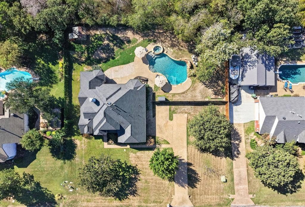 106 Mustang Trail, Shady Shores, TX 76208