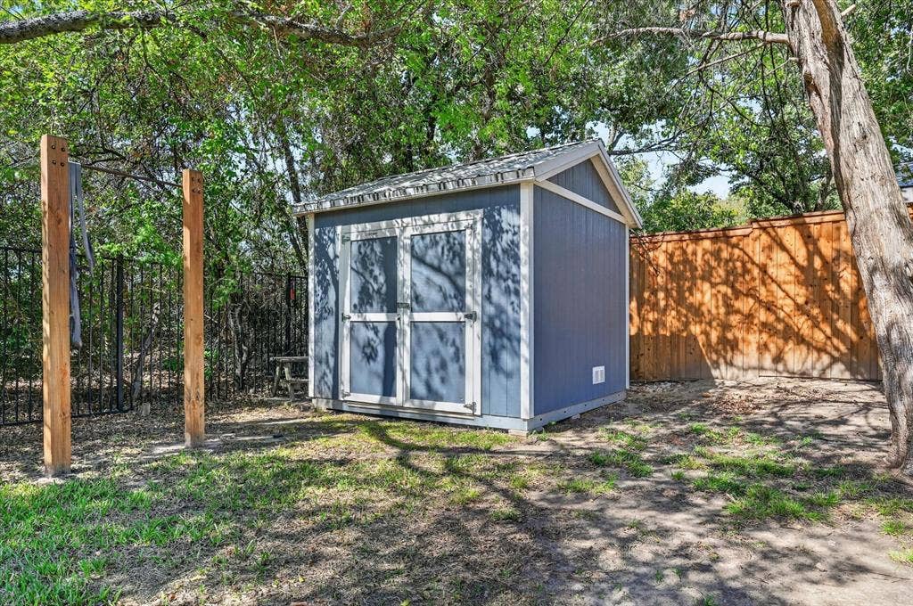 106 Mustang Trail, Shady Shores, TX 76208