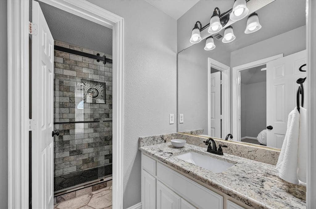 106 Mustang Trail, Shady Shores, TX 76208
