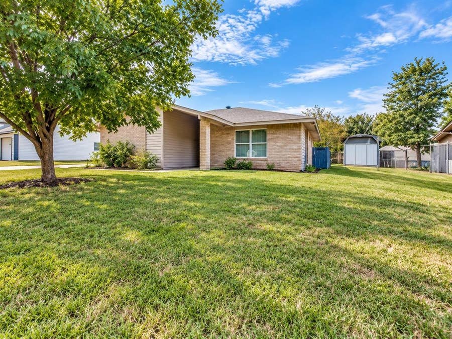 Property photo for 121 N Willow Street, Mansfield, TX