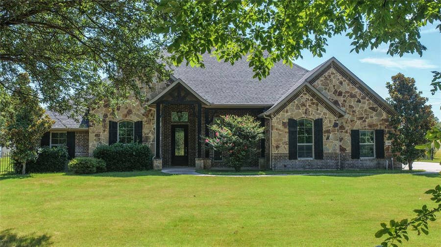 Property photo for 181 Fairview Court, Decatur, TX