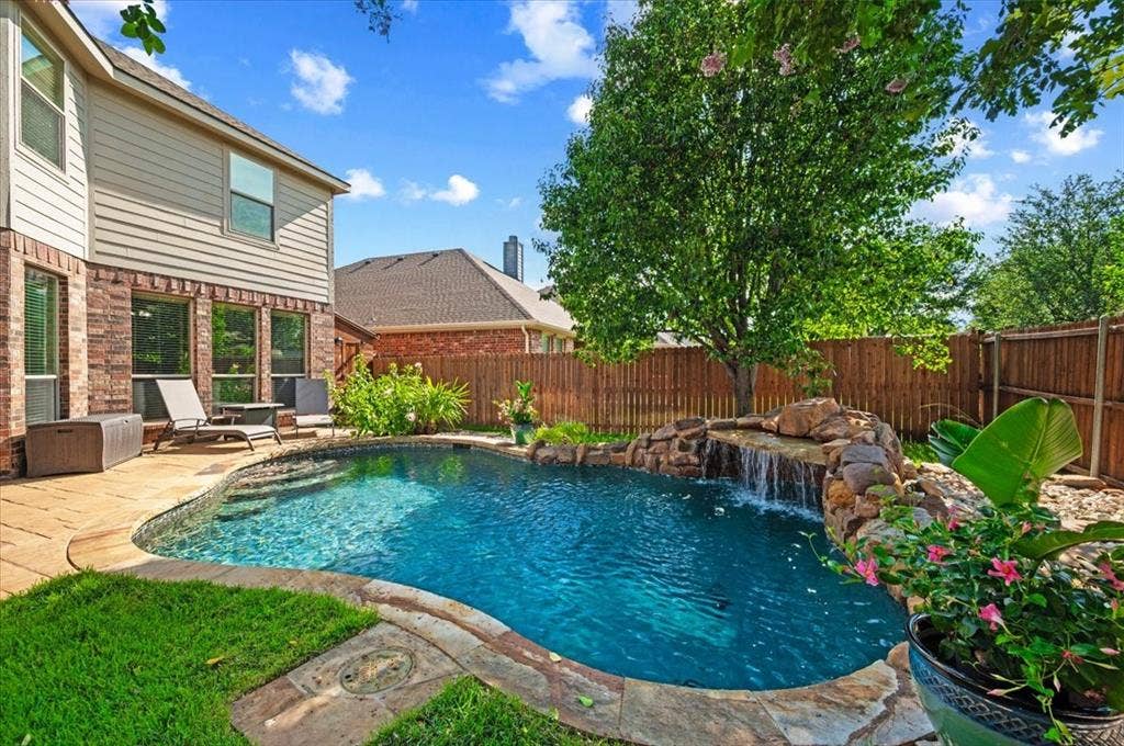 10320 Flat Creek Trail, McKinney, TX 75072 10320 Flat Creek Trail, McKinney, TX 75072