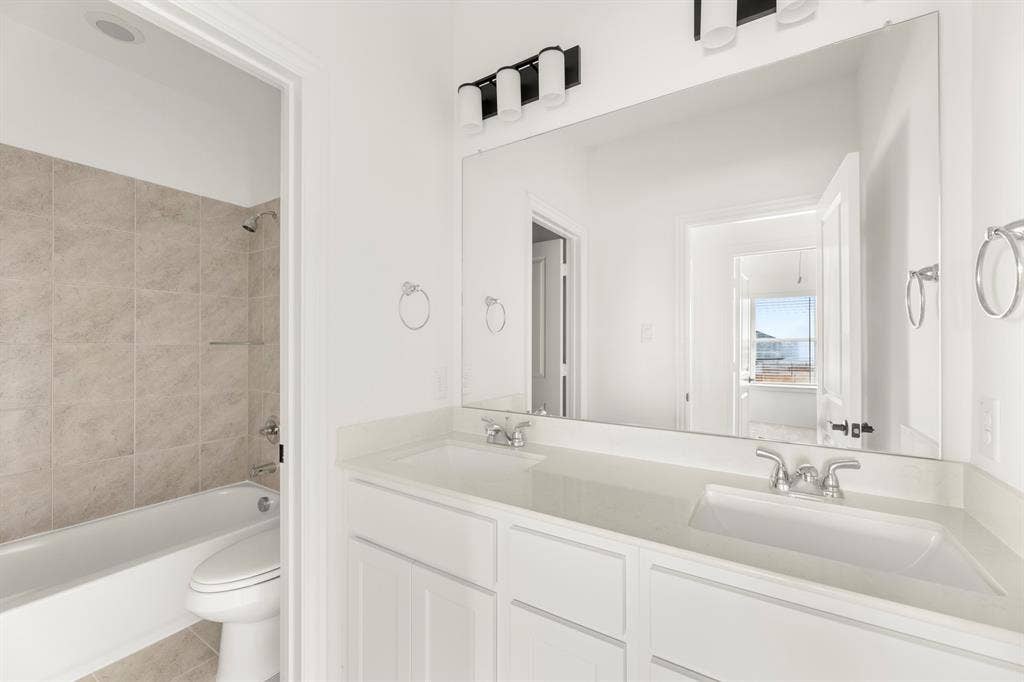 23. 3309 Fikes - 2ND Bath