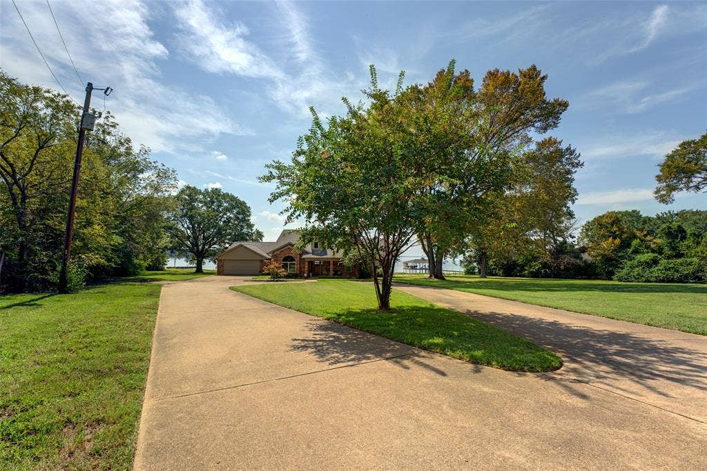 103 Imperial Drive, Mabank, TX 75156 103 Imperial Drive, Mabank, TX 75156