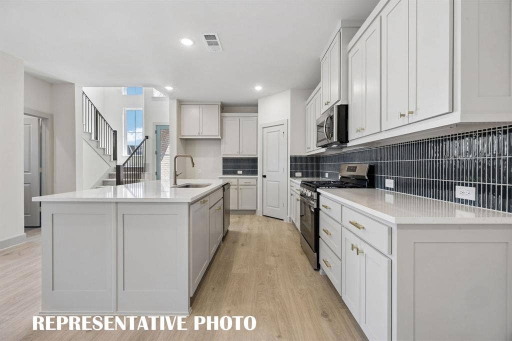 633 Taylor Parkway, Celina, TX 75009 Beautiful cabinetry, gorgeous counter tops and stylish backsplash effortlessly pair with contemporary stainless steel to create a kitchen for the ages! REPRESENTATIVE PHOTO