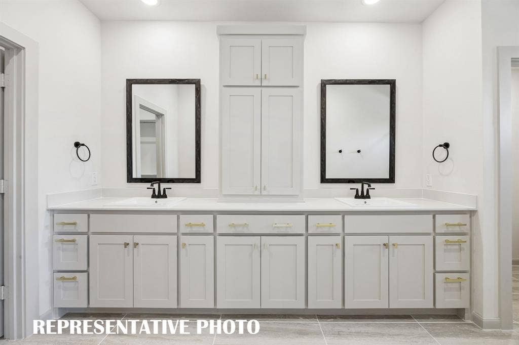 633 Taylor Parkway, Celina, TX 75009 Plenty of space for two in this lovely owner's bath. REPRESENTATIVE PHOTO