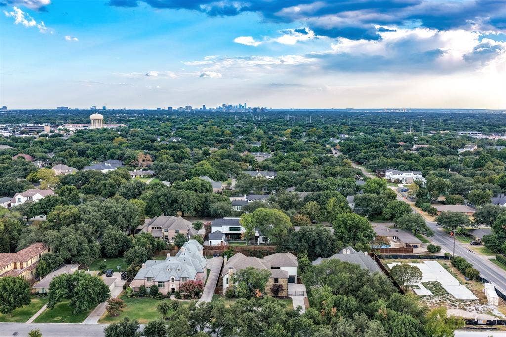 5724 Charlestown Drive, Dallas, TX 75230 Expansive residential area featuring numerous mature trees and diverse architectural styles