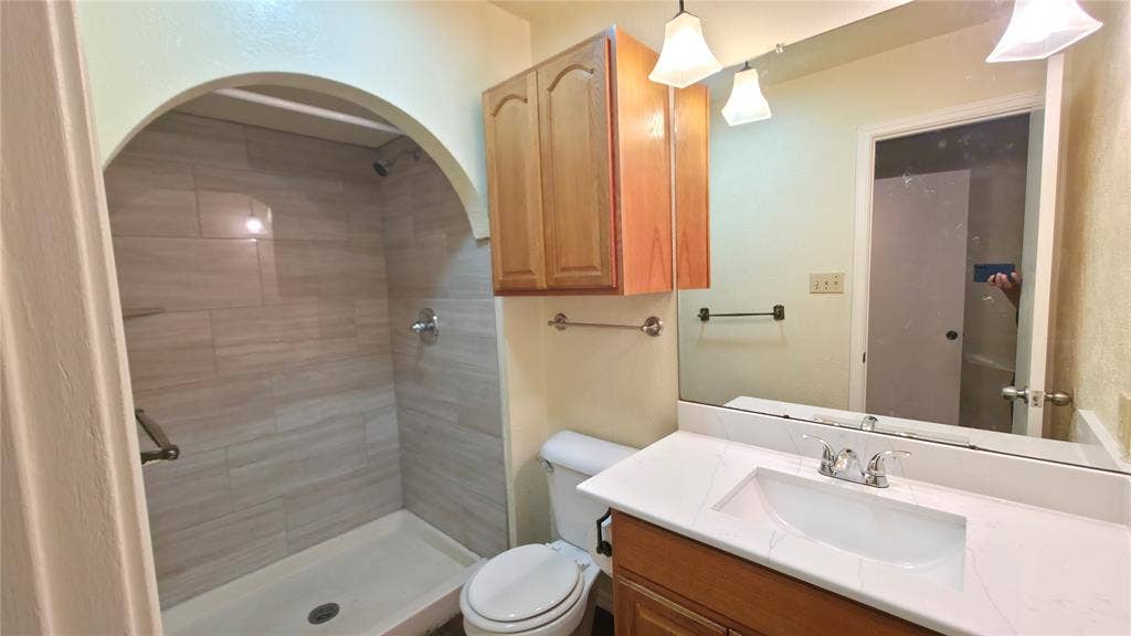 6218 Fallbrook Drive, Garland, TX 75043 6218 Fallbrook Drive, Garland, TX 75043