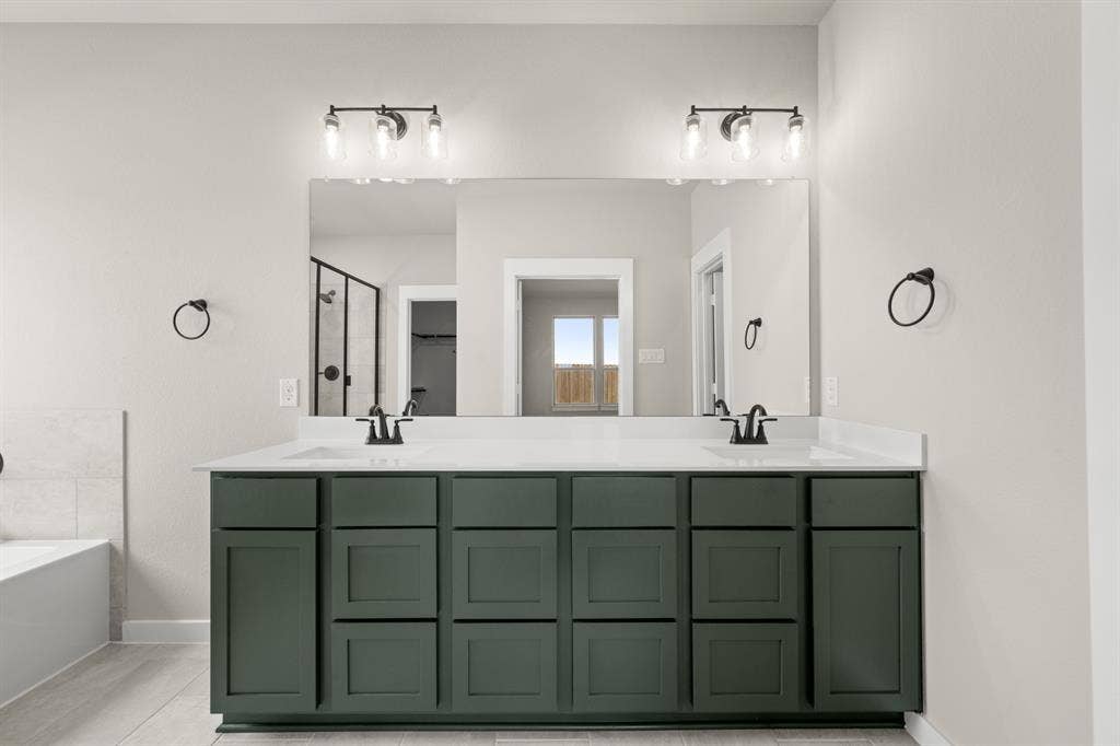 23_6900 Deadwood- Primary Suite-3