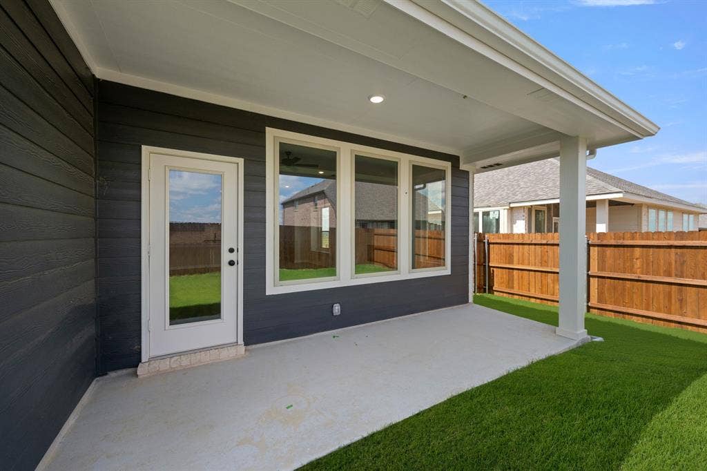 4_6900 Deadwood- Patio-1