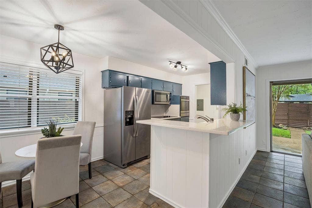 10215 Vinemont Street, Dallas, TX 75218 10215 Vinemont Street, Dallas, TX 75218