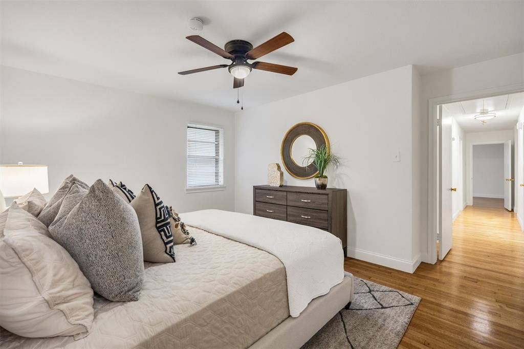 10215 Vinemont Street, Dallas, TX 75218 10215 Vinemont Street, Dallas, TX 75218