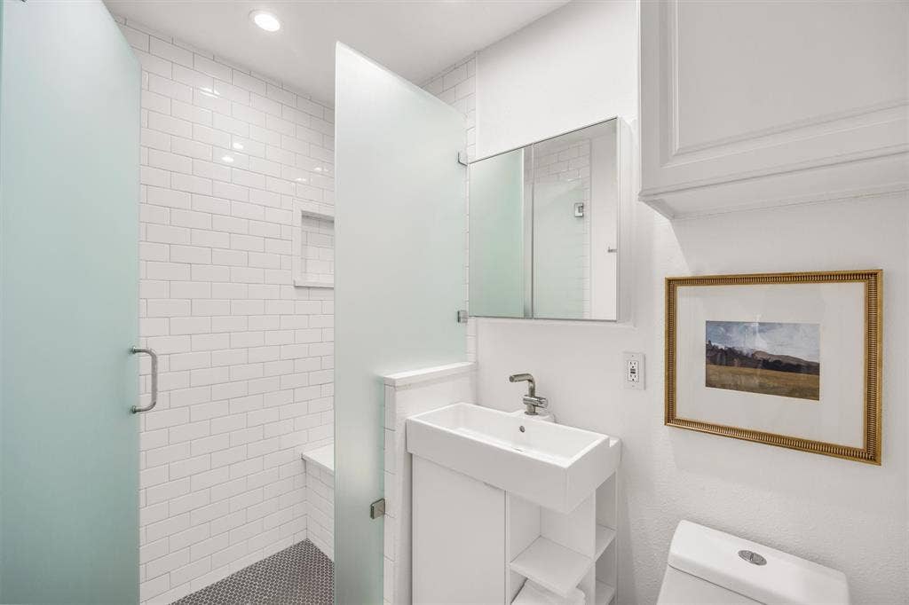 10215 Vinemont Street, Dallas, TX 75218 10215 Vinemont Street, Dallas, TX 75218