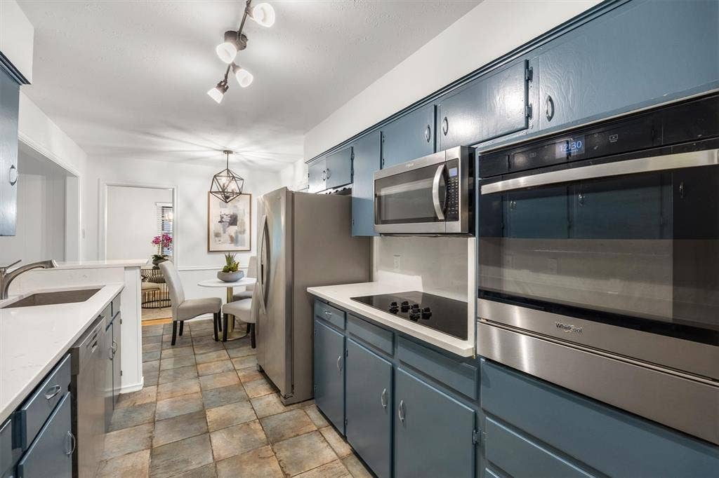 10215 Vinemont Street, Dallas, TX 75218 10215 Vinemont Street, Dallas, TX 75218