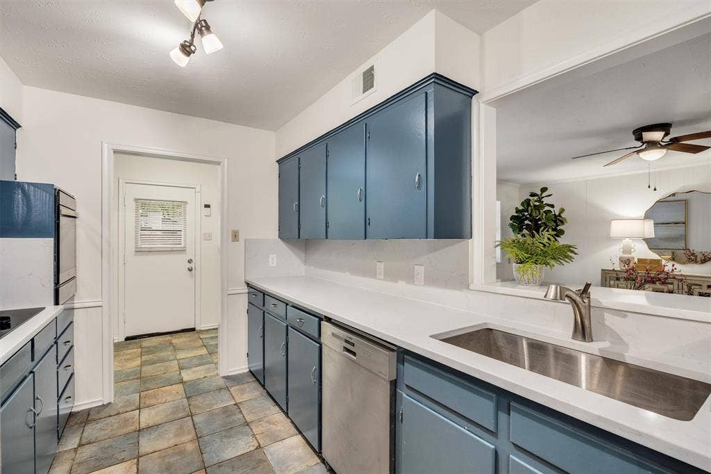 10215 Vinemont Street, Dallas, TX 75218 10215 Vinemont Street, Dallas, TX 75218