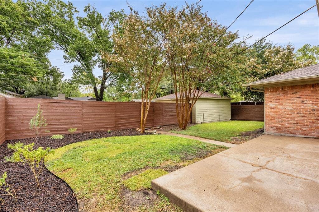 10215 Vinemont Street, Dallas, TX 75218 10215 Vinemont Street, Dallas, TX 75218