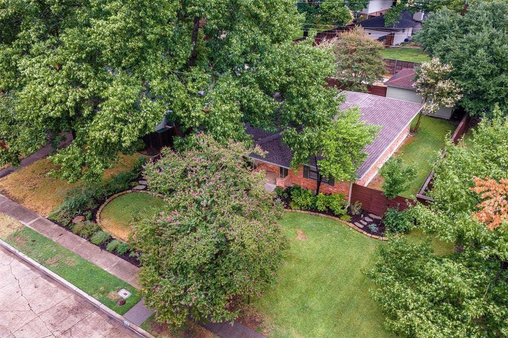 10215 Vinemont Street, Dallas, TX 75218 10215 Vinemont Street, Dallas, TX 75218