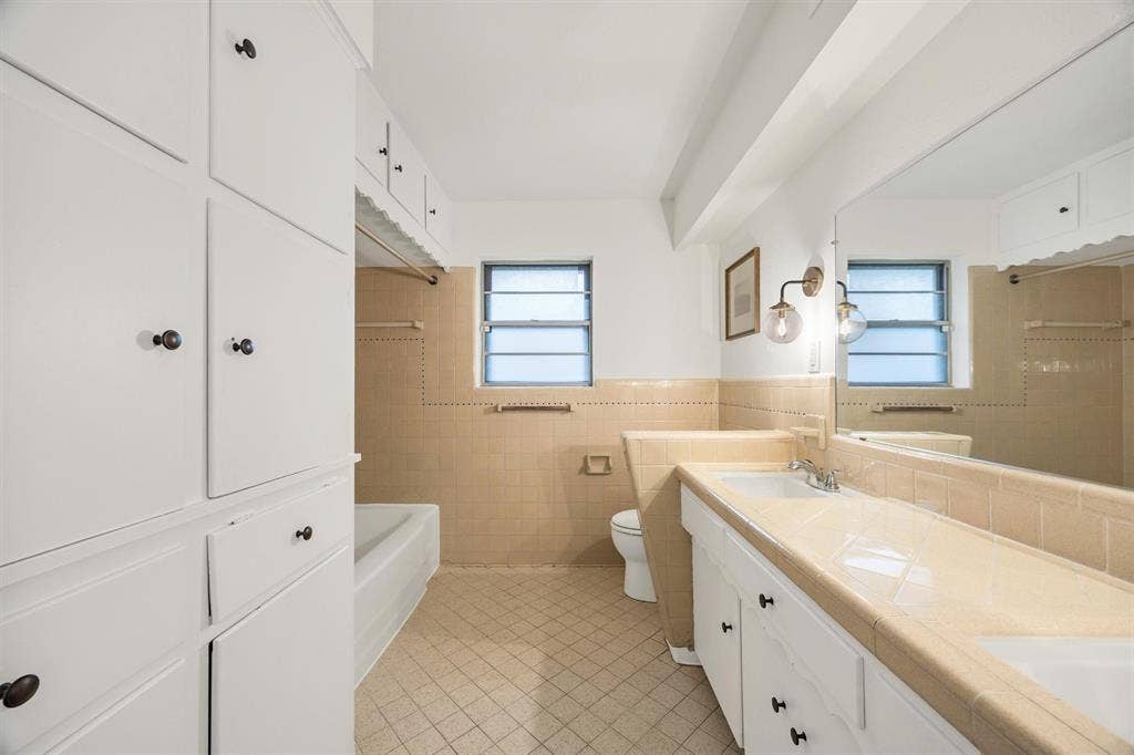 10215 Vinemont Street, Dallas, TX 75218 10215 Vinemont Street, Dallas, TX 75218