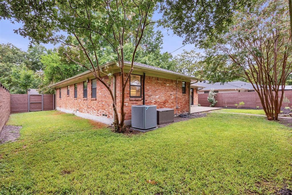 10215 Vinemont Street, Dallas, TX 75218 10215 Vinemont Street, Dallas, TX 75218