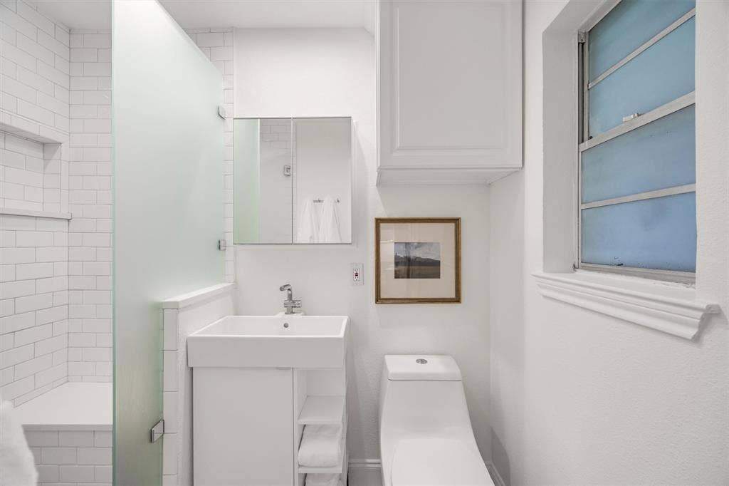10215 Vinemont Street, Dallas, TX 75218 10215 Vinemont Street, Dallas, TX 75218
