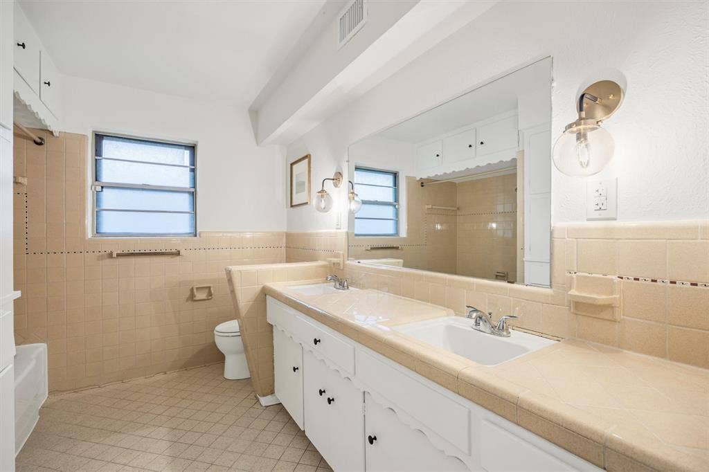 10215 Vinemont Street, Dallas, TX 75218 10215 Vinemont Street, Dallas, TX 75218