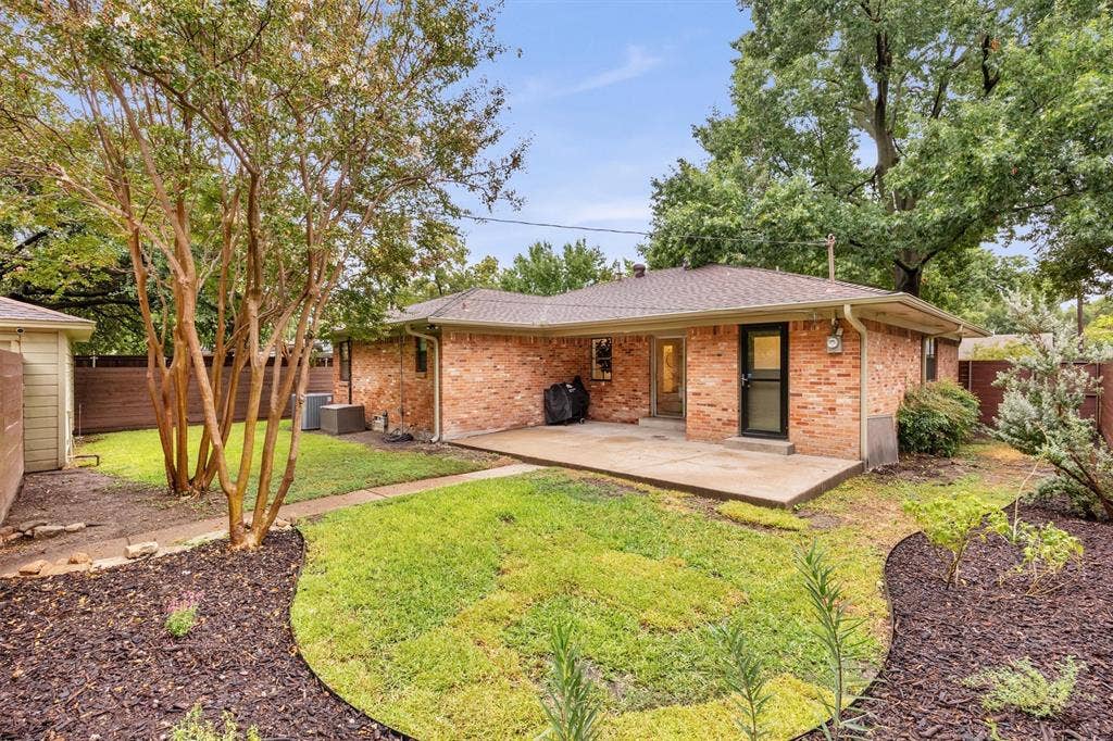 10215 Vinemont Street, Dallas, TX 75218 10215 Vinemont Street, Dallas, TX 75218